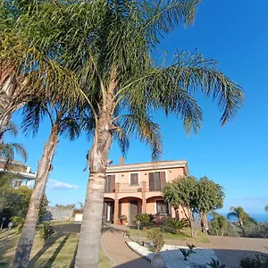 villa-feluchia-tra-il-mare-e-il-vulcano.sicilyhotelsitaly.net/