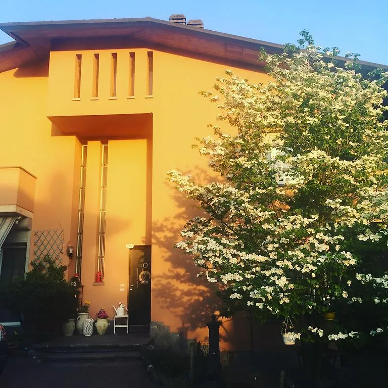 B&B La Casa Di Pamela Casciago Couette-café