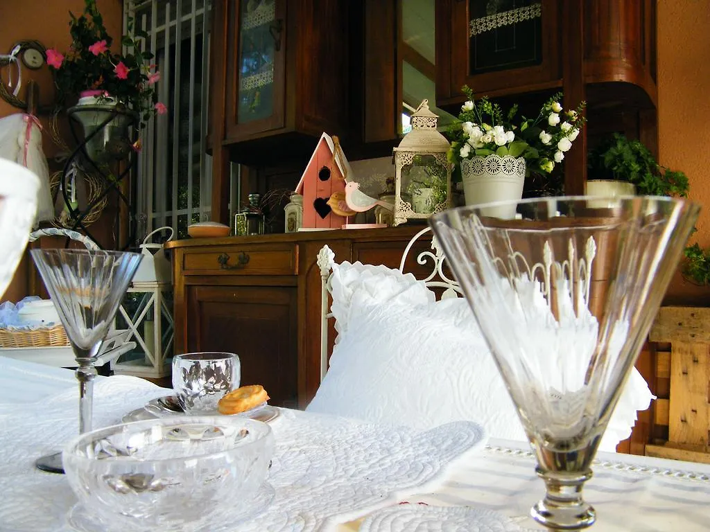 B&B La Casa Di Pamela Casciago Couette-café